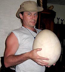 По свидетельству португальских пиратов, из одного яйца эпиорниса (объёмом до 7 л!) готовилась яичница на 70 персон. Фото И.Сида.