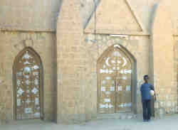 Вид дверей мечети в Тимбукту времен империи Сонгай
