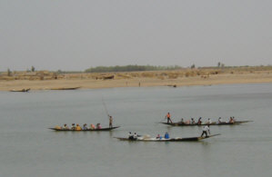 лодки малийских крестьян на Нигере