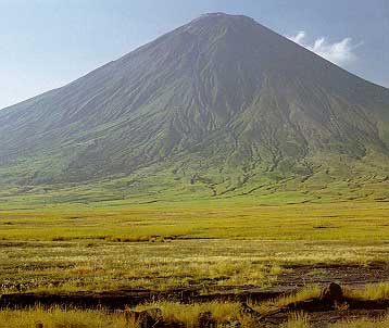 Ол Доиньо Ленгаи - единственный действующий карбонатитный вулкан в мире