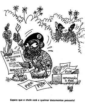 На этих карикатурах Ж. Савимби - “черного петуха” изобразили марионеткой в руках португальской охранки ПИДЕ...